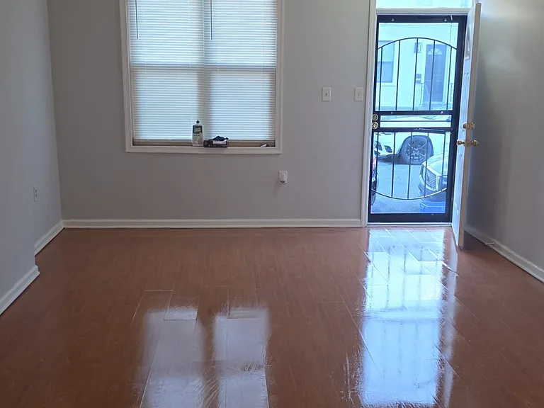 4829 Hawthorne St — Photo 1