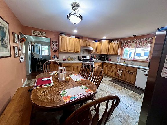 5th image of 2058 James Ave