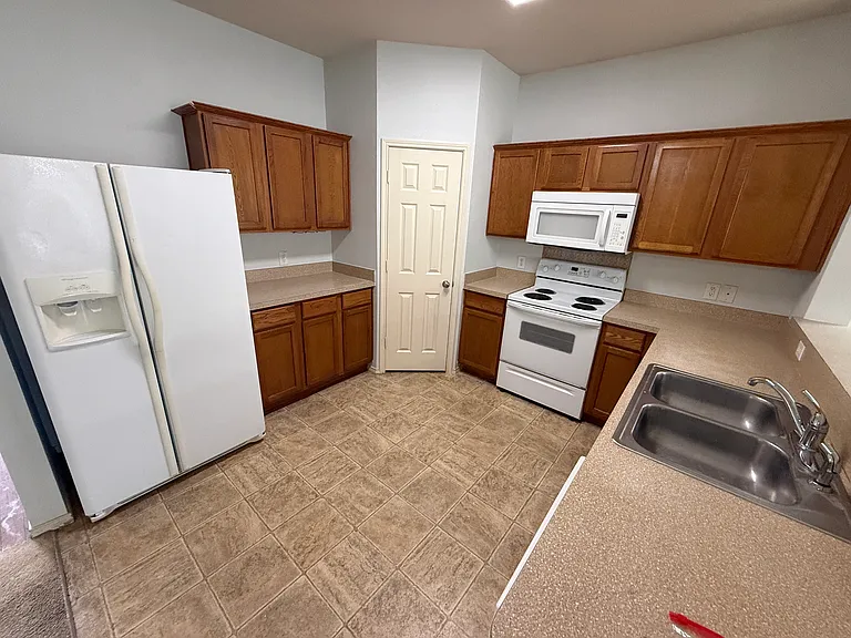 2417 Forest Creek Dr — Photo 5