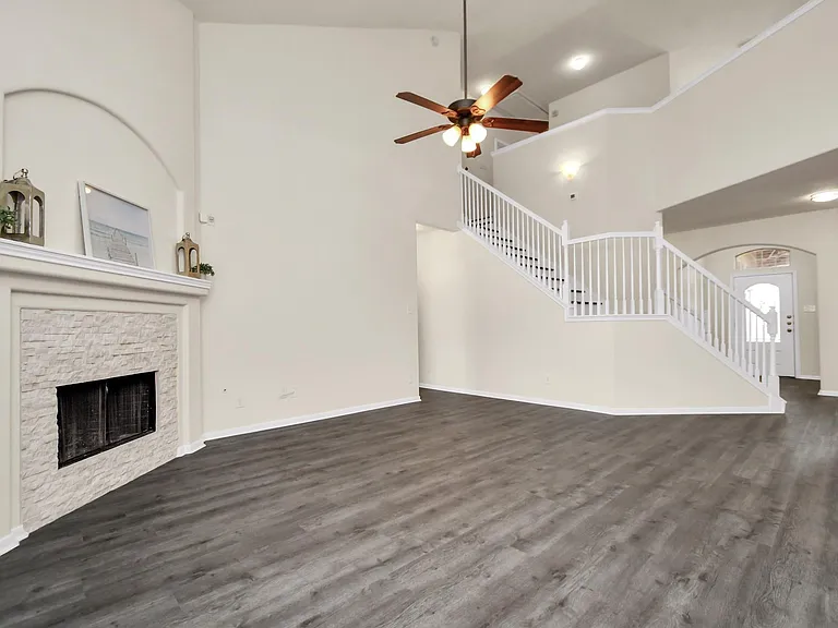 2626 Orchard Creek Ln — Photo 7