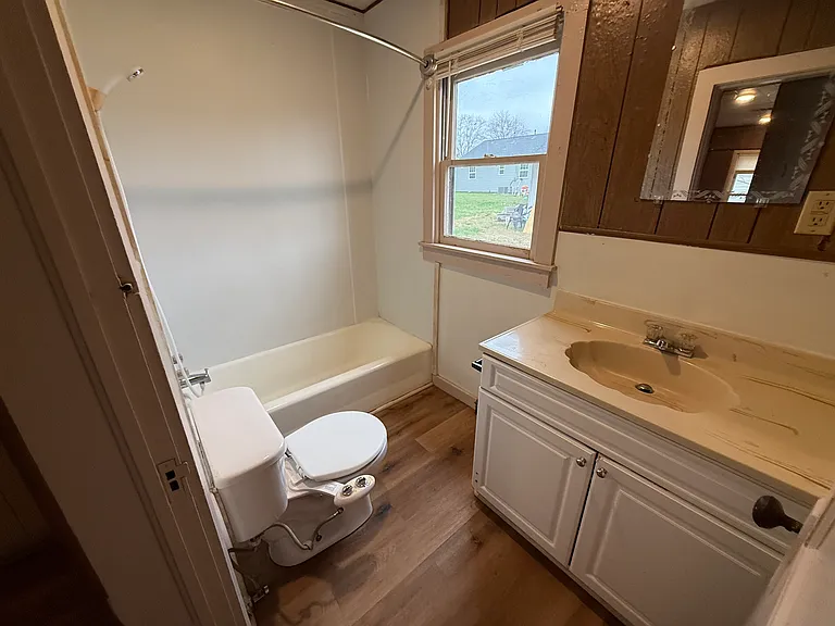213 E Velma Ave — Photo 5