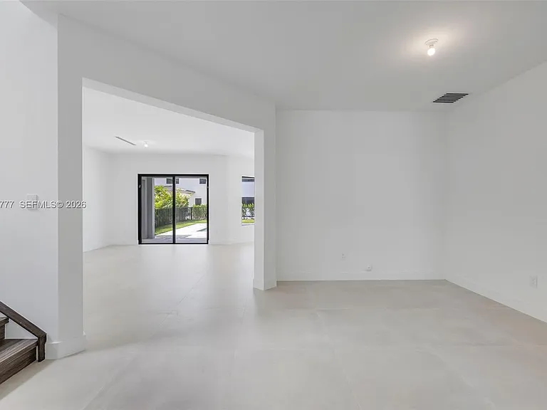 19670 NE 14th Ct — Photo 5