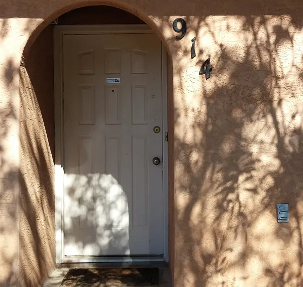 910-920 Fairmont Ct — Photo 2