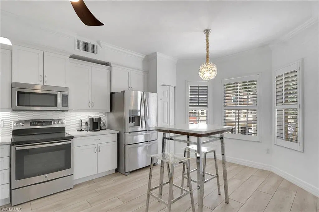 2 bed, 2.0 bath, 1511 sqft, $10,000 — Photo 2