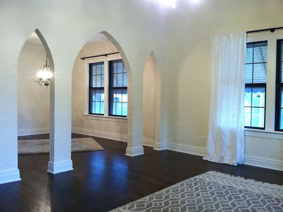 2239 E. 19th Street living + dining room