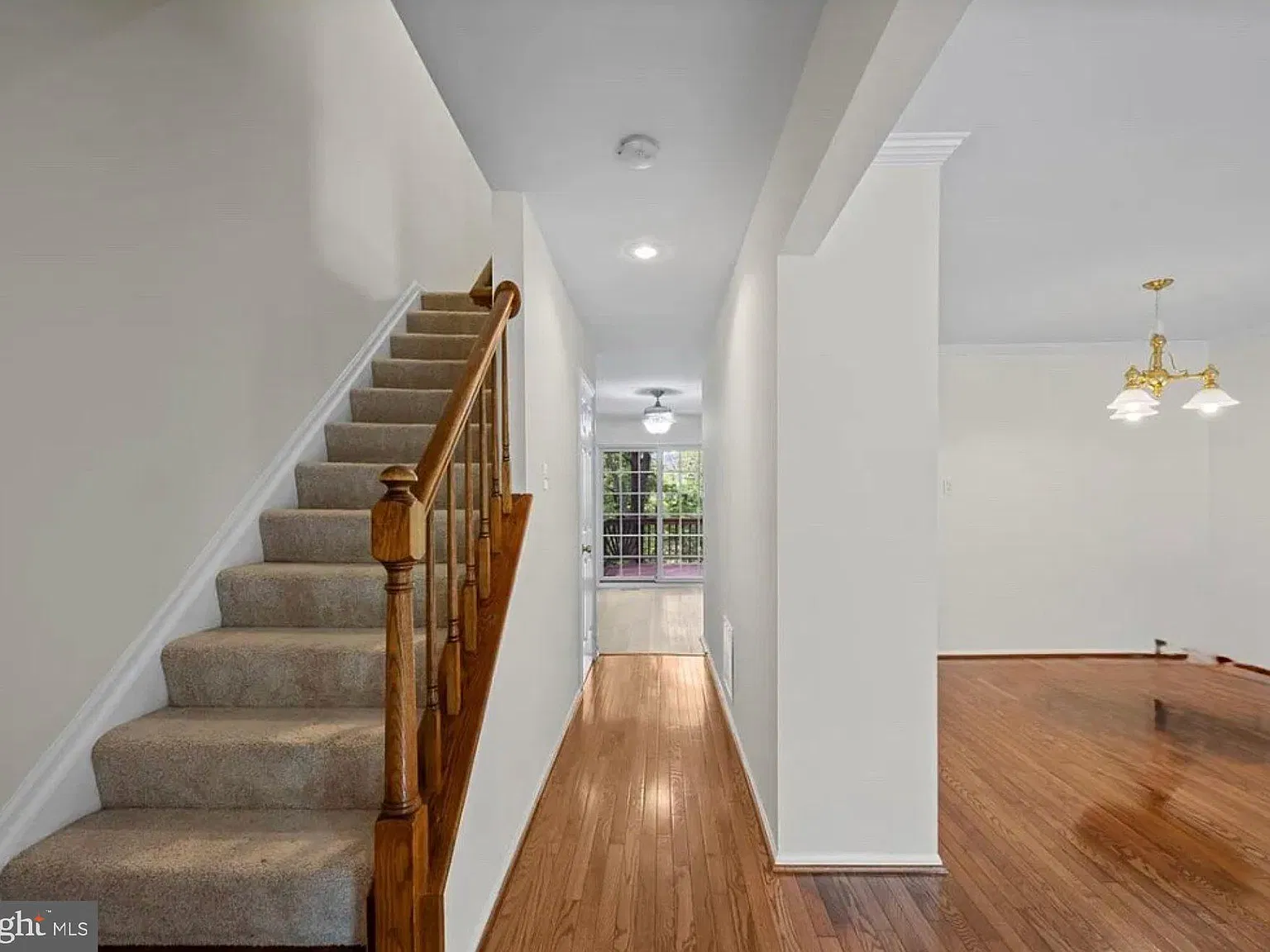 3 bed, 3.5 bath, 1840 sqft, $3,100 — Photo 4