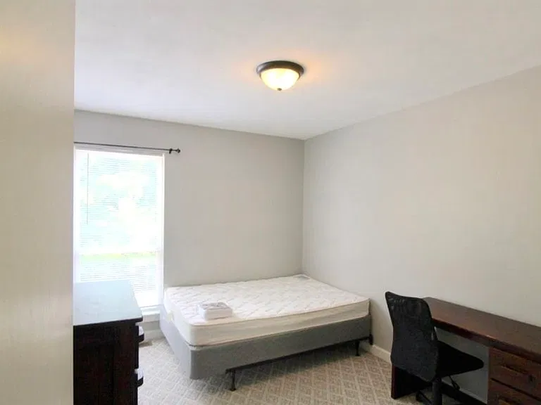1444 Devon Ln — Photo 6