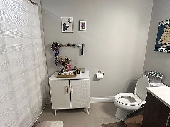 5th image of 3220 N Lincoln Ave #304