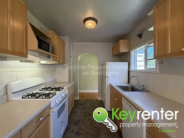 3201 N Mason Ave — Photo 3