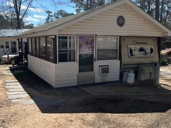 544 Looking Glass Trl, Bracey, VA 23919