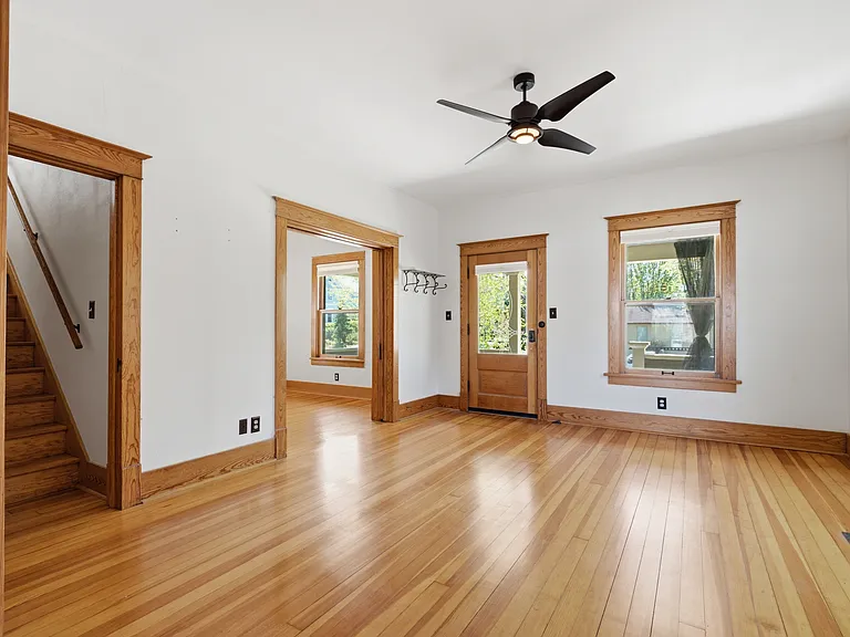 1154 Hotz Ave — Photo 3