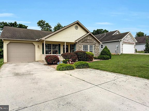 2nd image of 84 Lantern Ln