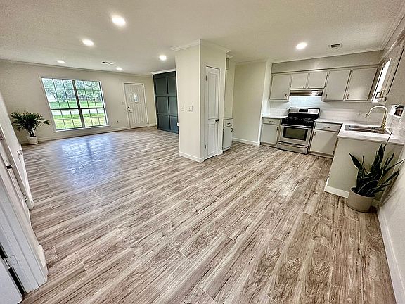 2nd image of 617 Evelyn Dr