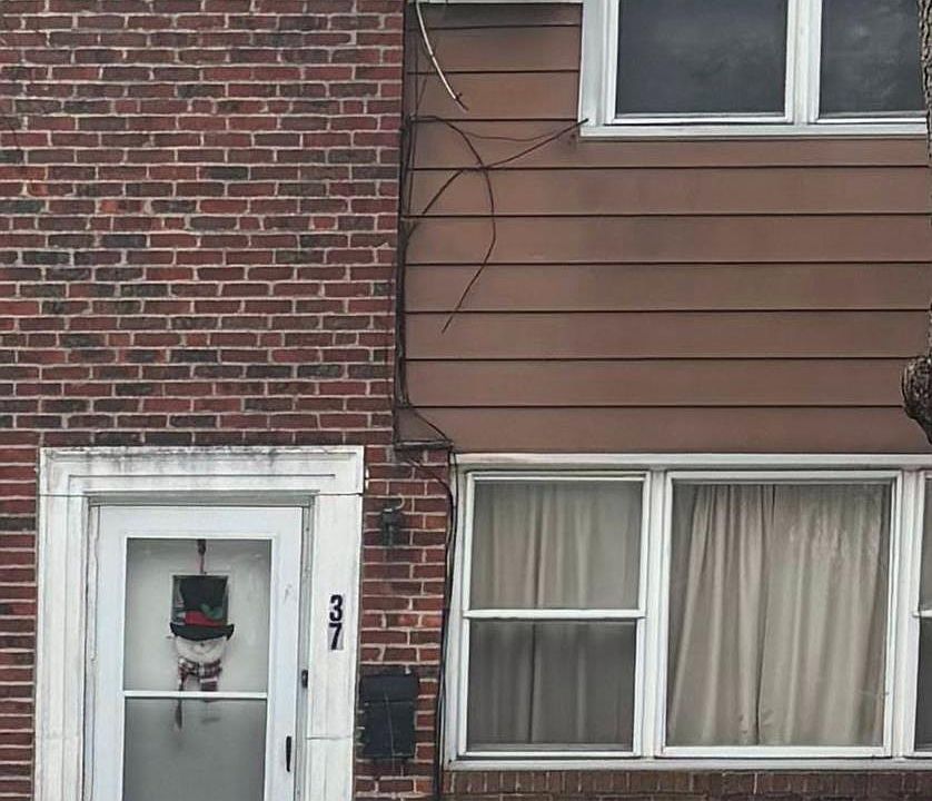 1st image of 37 Bruce Park Dr