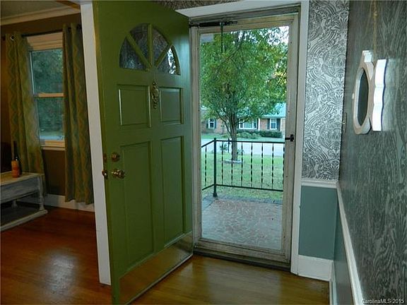 2nd image of 1320 Westbrook Cir