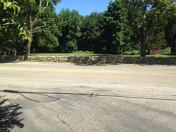 Street view with sone wall