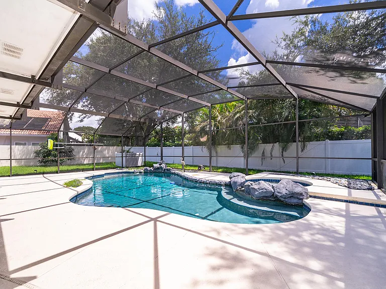7709 Apple Tree Cir — Photo 34