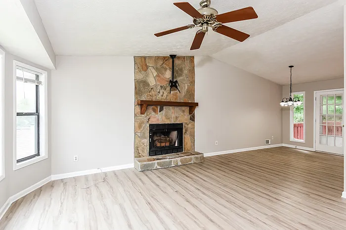5975 Wellborn Trl — Photo 5