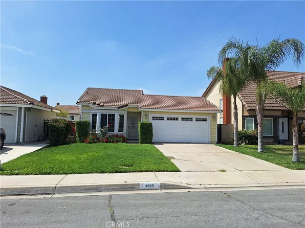 11960 Oakwood Dr, Fontana, CA 92337