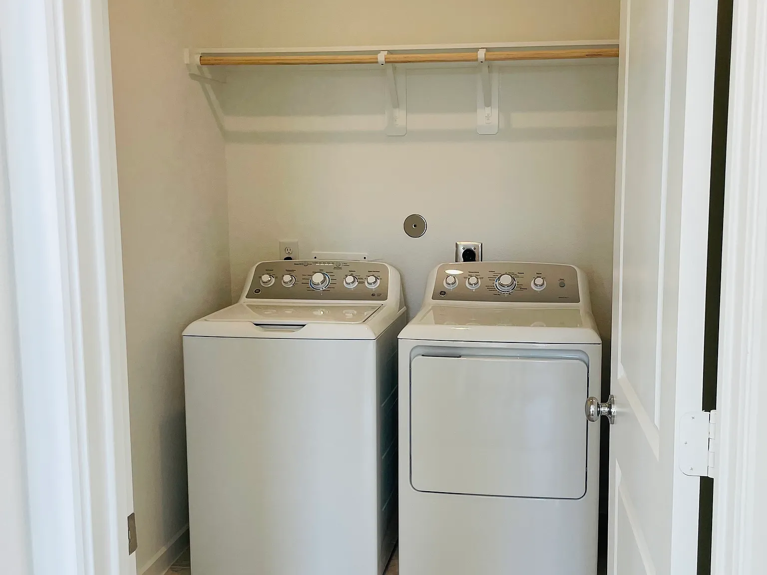 4 bed, 2514 sqft, $2,900 — Photo 3