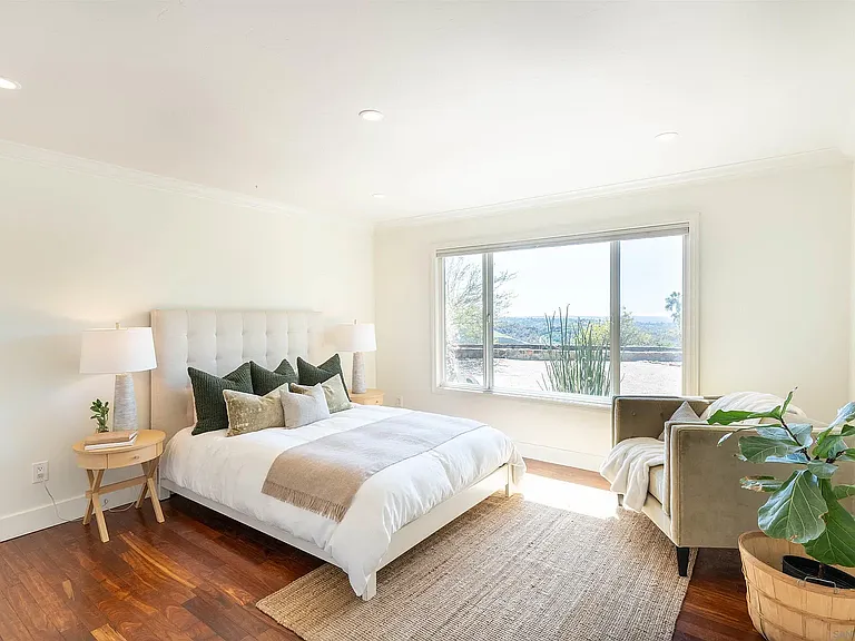 30410 Calle La Reina — Photo 13