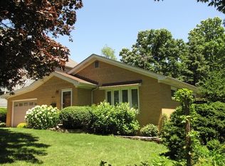 4835 Stonewall Ave, Downers Grove, IL 60515