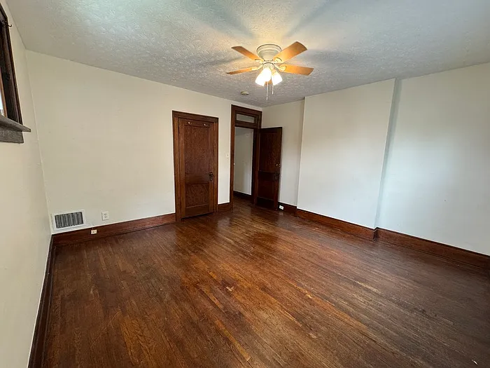 2462 Indiana Ave #2464 — Photo 12
