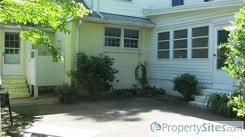 2nd image of 916 Brandon Rd