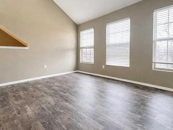 3rd image of 15650 Stone Crossing Dr #1