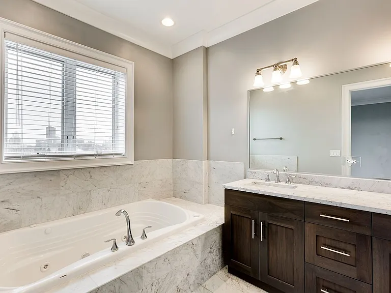 3849 N Southport Ave #4 — Photo 7