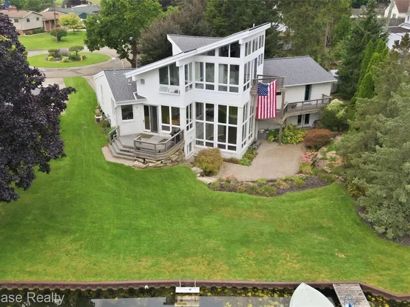 4614 Claudia Dr, Waterford, MI 48328