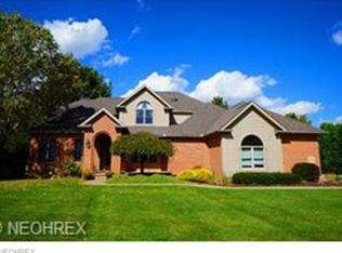 40 Majestic Ct, Canfield, OH