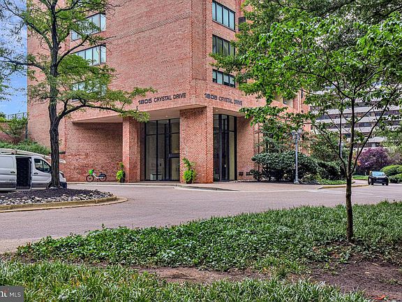 4th image of 1805 Crystal Dr APT 807S