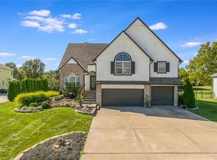 8718 Ridgeway Ct, Kansas City, MO 64138