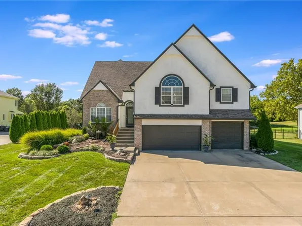 8718 Ridgeway Ct, Kansas City, MO 64138