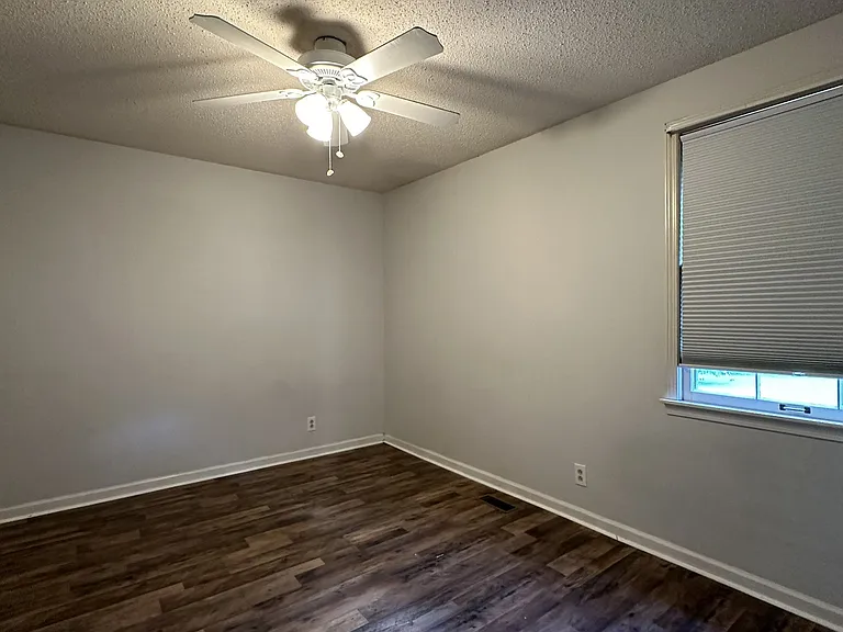 587 Anita Dr — Photo 7