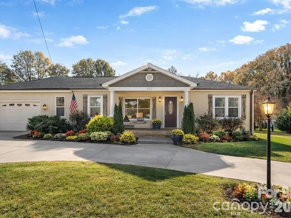 492 14th Avenue Dr NE, Hickory, NC 28601