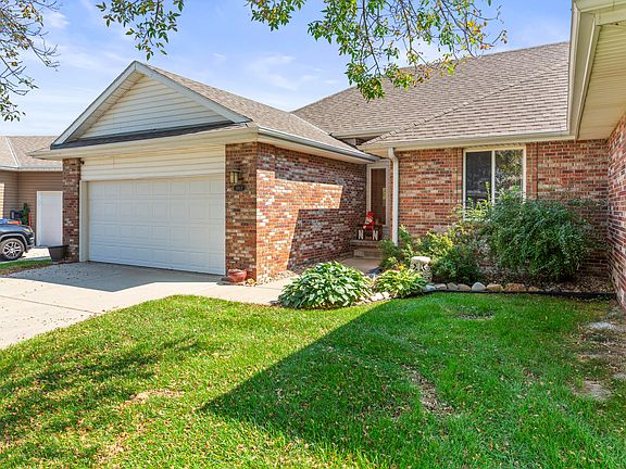 3rd image of 1017 Shoal Pointe Dr