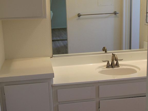 4th image of 11545 Moorpark St APT 210