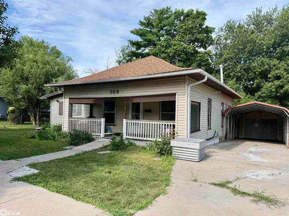 709 N 12th St, Chariton, IA 50049