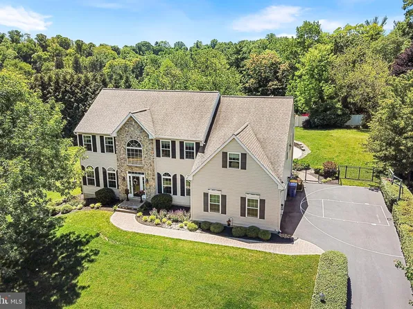 12 High Hill Ln, Thornton, PA 19373