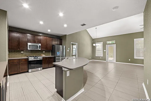 4 bed, 2.5 bath, 2695 sqft, $2,950 — Photo 4