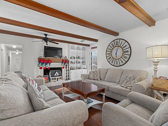 5th image of 1907 N Beechwood Dr