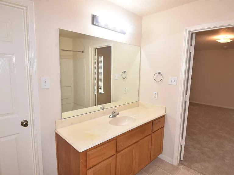 1035 Junction Ct — Photo 17