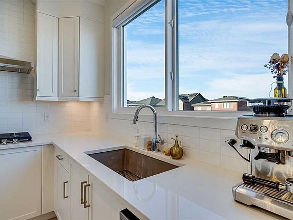 3rd image of 18 S Amblehurst Path NW