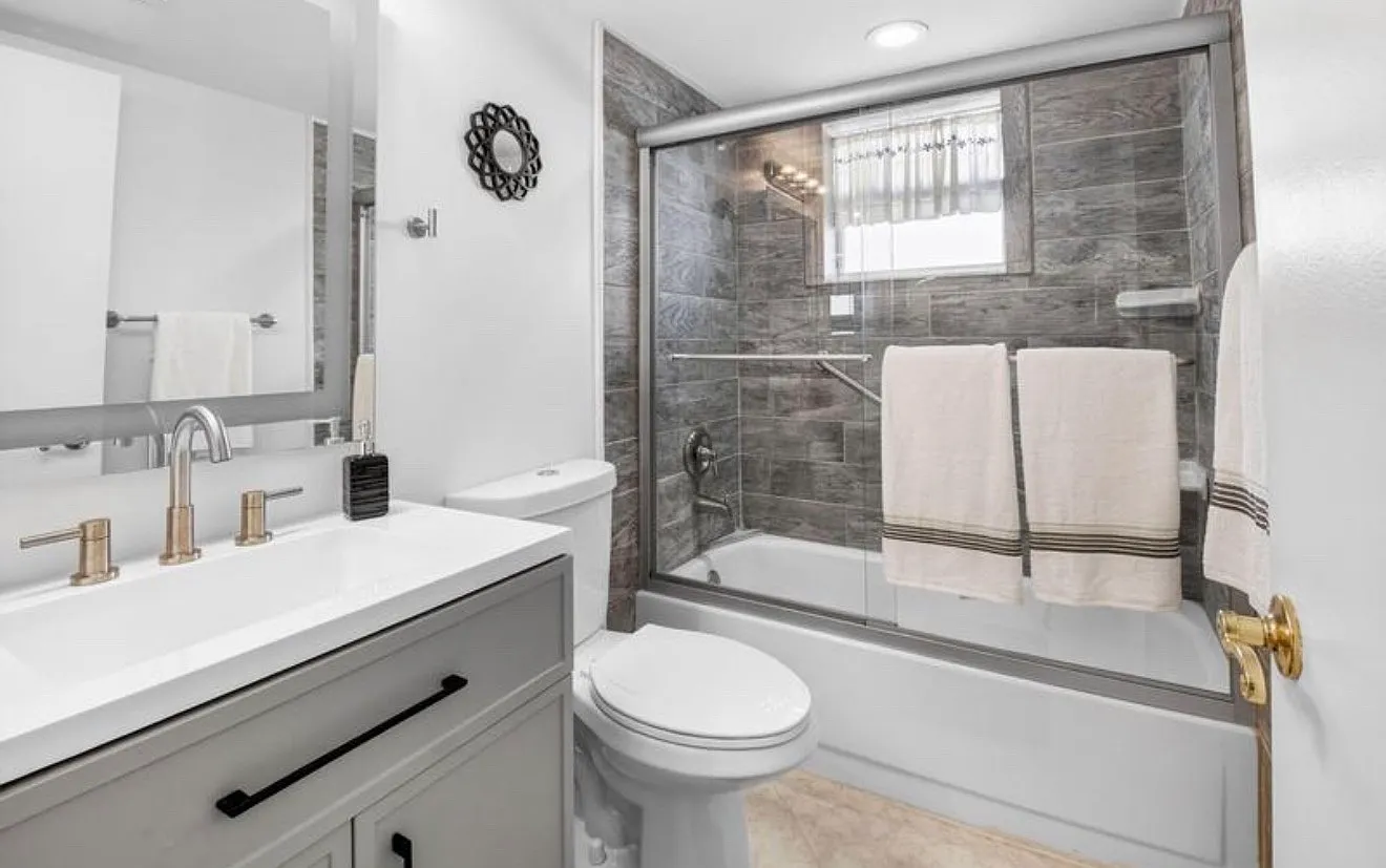 2 bed, $2,400 — Photo 1