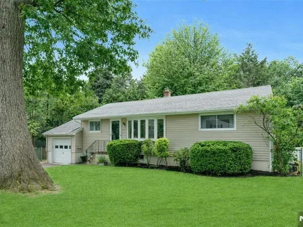 57 Stonefield Rd, Glen Rock, NJ 07452