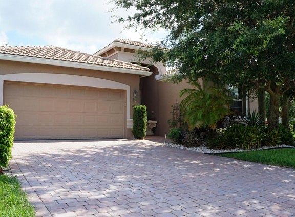 2nd image of 8123 Alberti Dr