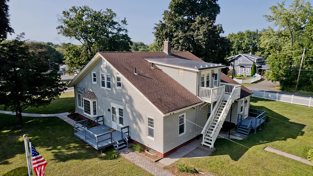 Building Photo - 615 Newton St #2