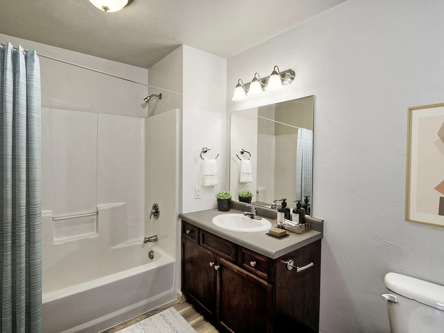 Peppermill Lofts — Photo 4